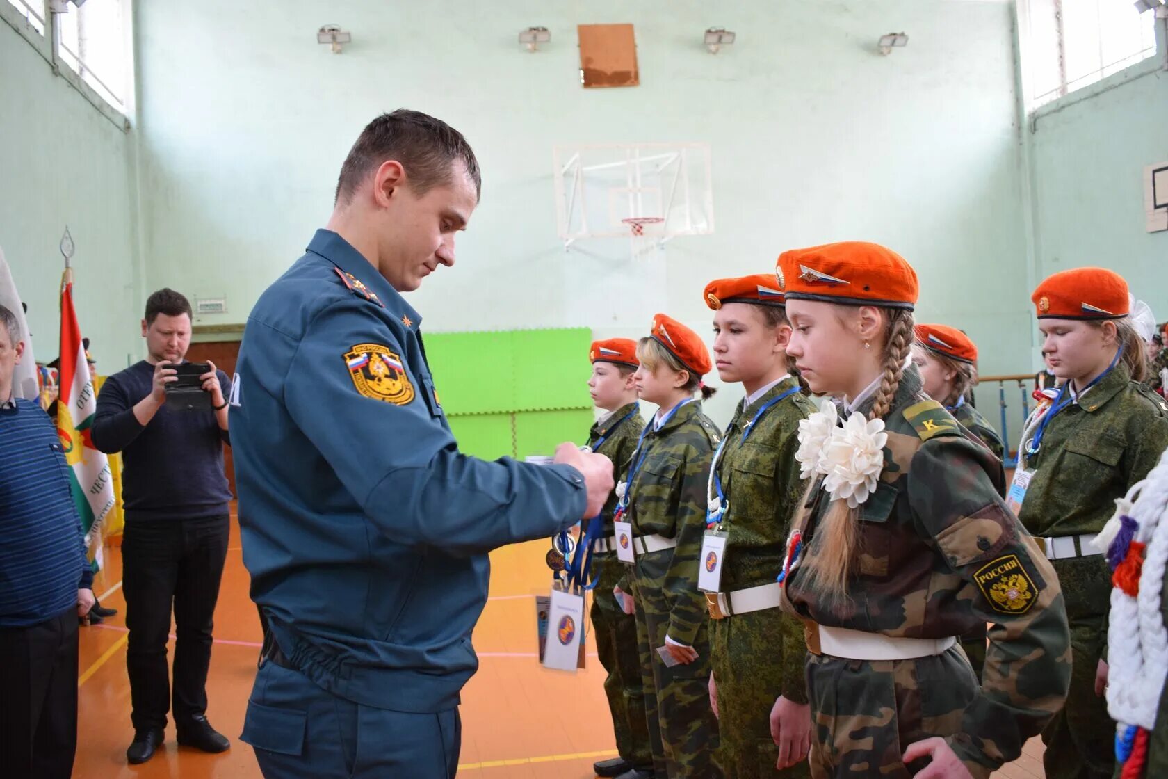 Кадетский пожарно спасательный. Кадетский пожарно-спасательный корпус СПБ. Пожарно спасательный лицей. Форма кадет МЧС пожарно-спасательный. Форма пожарного кадета.