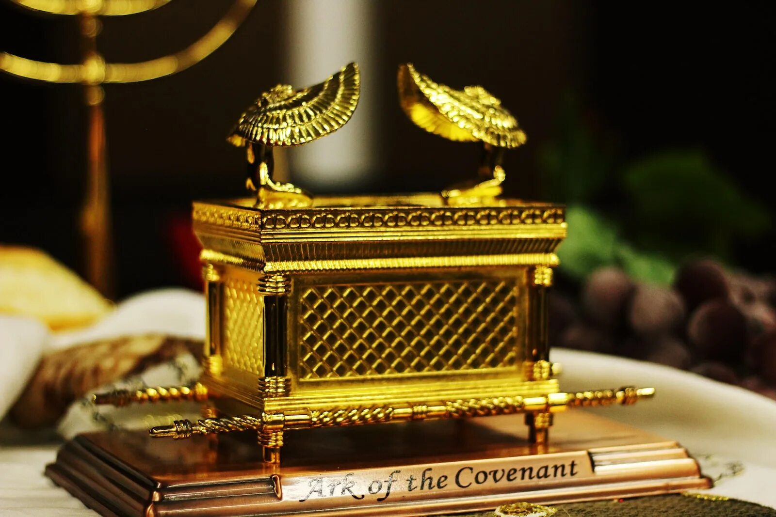 Значение ковчега завета. Ark of the covenant. ковчег завета поделка. бог слава и золото. ahit.