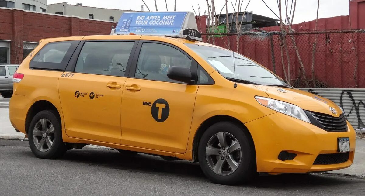 Ford focus 2 универсал taxi. Легковое такси. Форд фокус 2018г под такси. Такси универсалы москва. Ford focus 2 универсал taxi.