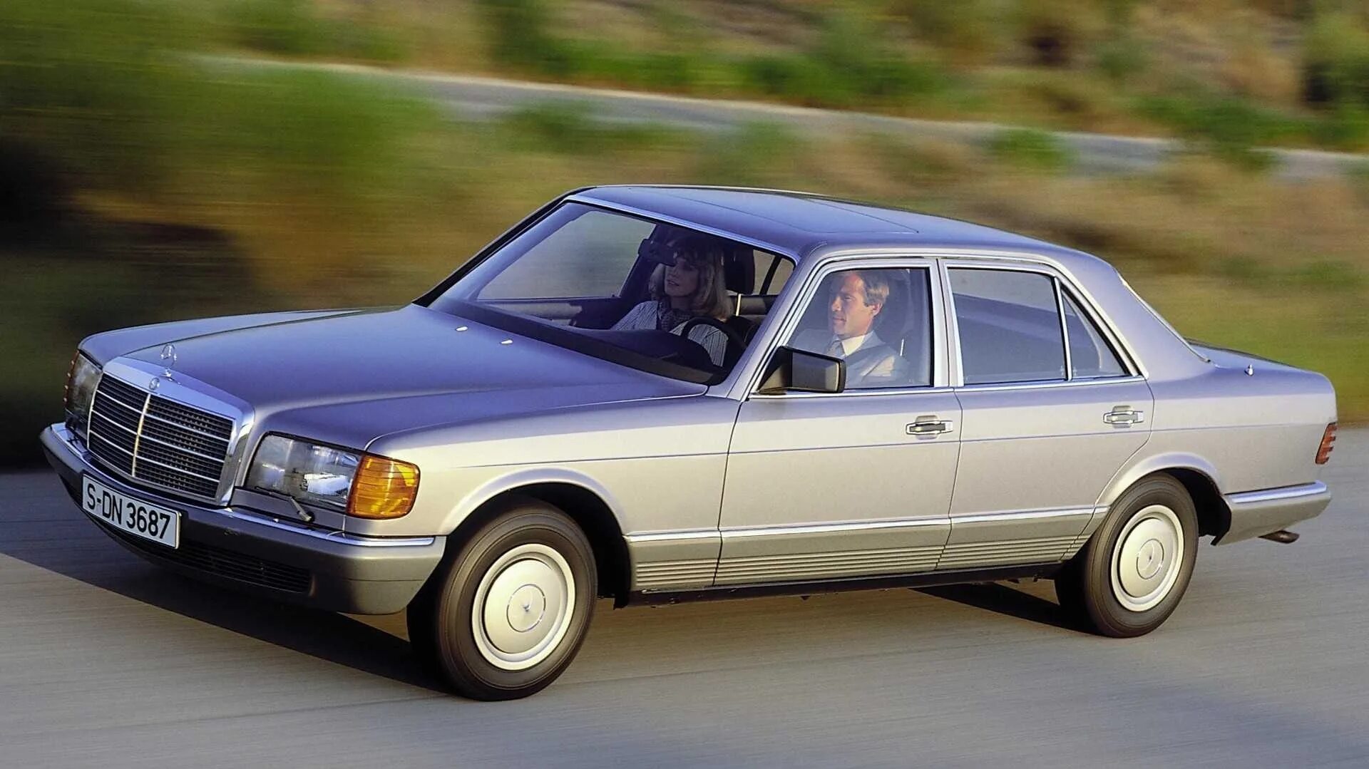 Купить старый мерседес. Mercedes-Benz w126. Mercedes Benz s class w126. Mercedes Benz s class w123. Мерседес Бенц 126.