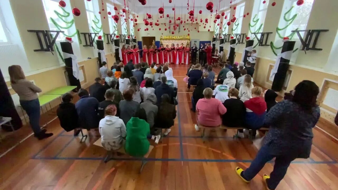 Каховские ромашки детский дом. Директор детского дома Каховские ромашки. Концерт не отвержи мене во время старости.