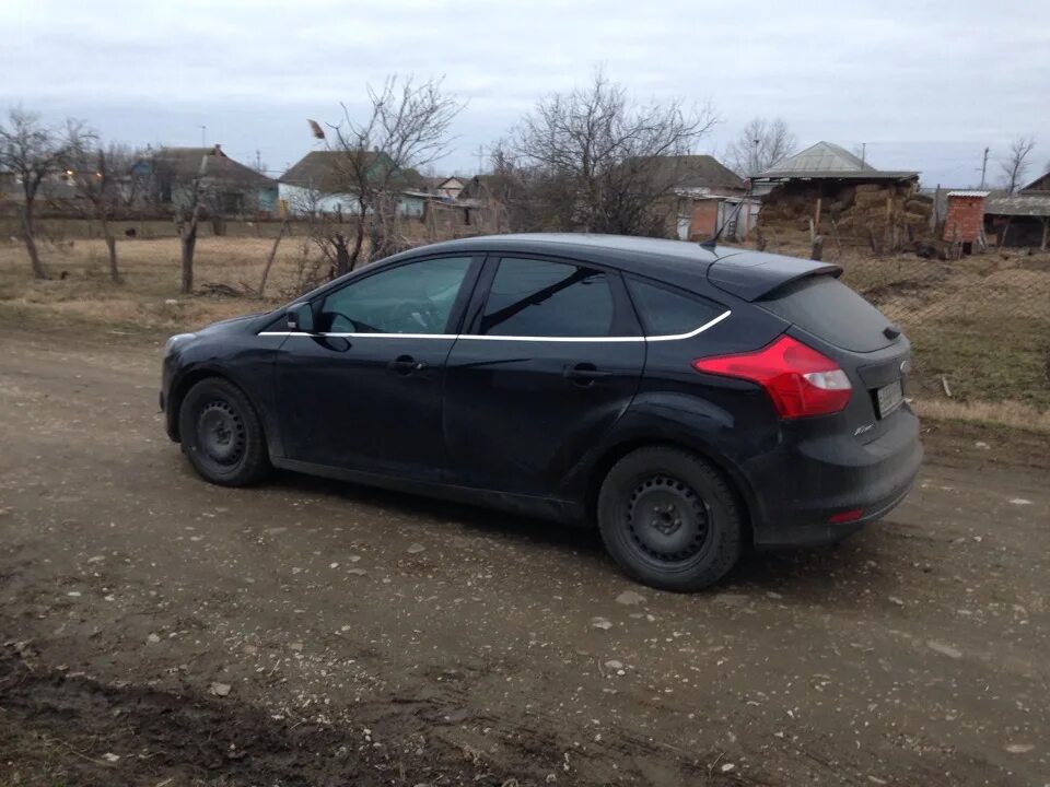 Focus штампы от ford kuga. Форд фокус 3 хэтчбек на штампах. Фокус 3 на штампах. Форд фокус 3 седан на штамповках. Форд фокус 3 на белых штампах.