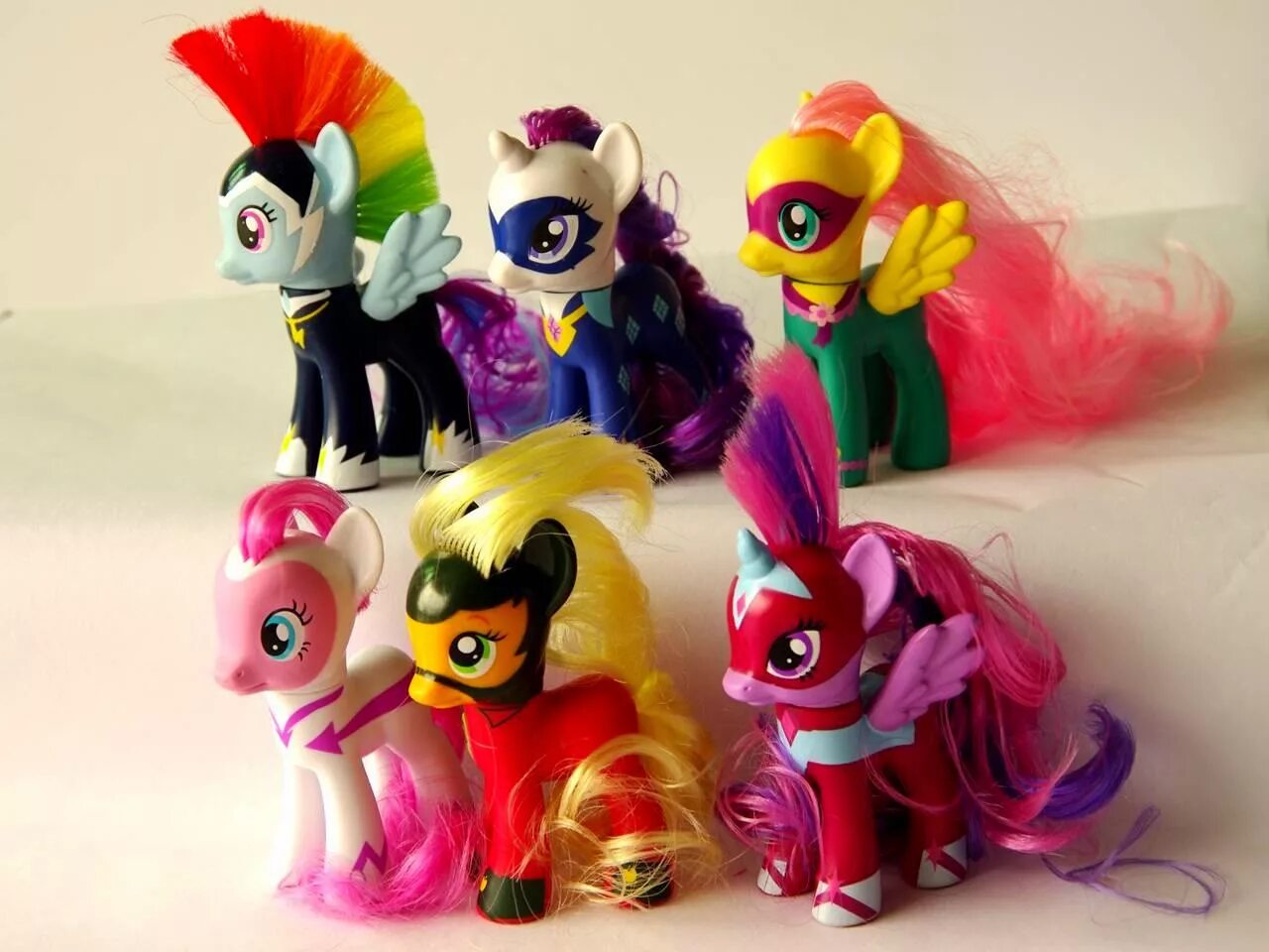 Май литл пони новое игрушки. Hasbro a5932 my little Pony. My little Pony Ponyville g3 игрушки. Hasbro Ponyville. Игрушки my little Pony 2000.