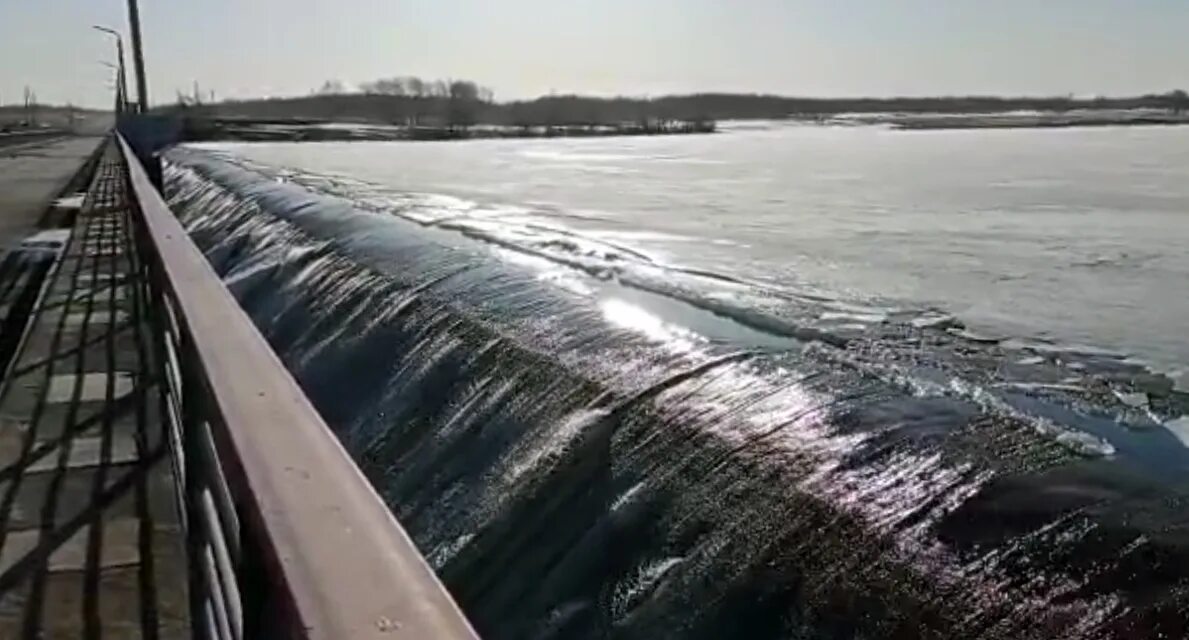 Сергеевское водохранилище казахстан 2024. Сергеевское водохранилище. Дамба на Ишим в Казахстане. Сергеевка Казахстан дамба.