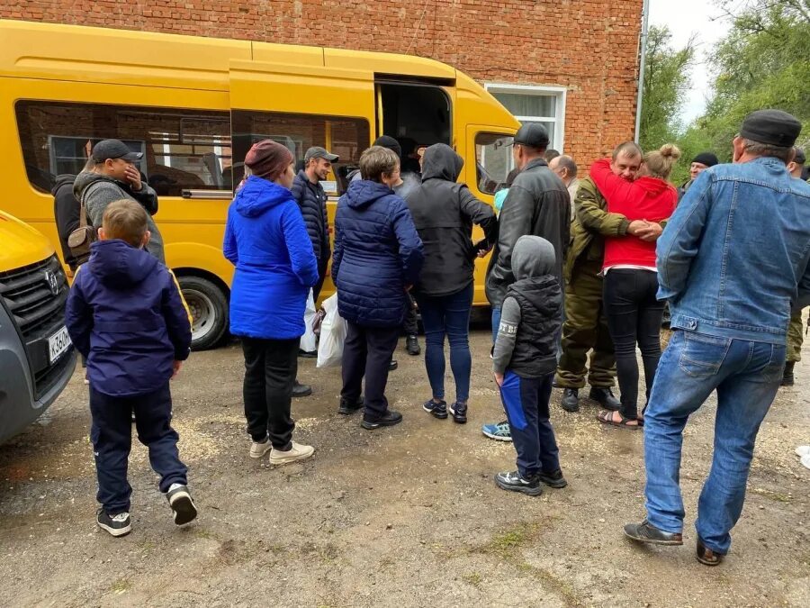 Новости мобилизованных когда домой насовсем вернут свежие. Мобилизированные Пугачёвский район. Волонтеры мобилизованным. Проводы мобилизованных. Саратов мобилизация 2022.