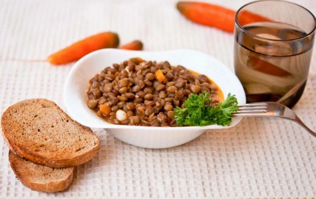 Блюда из чечевицы для похудения. С чем есть чечевицу. Чечевица блюда для похудения. Гарнир из чечевицы. Блюда с горохом.