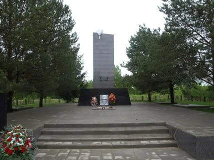 8 памятников