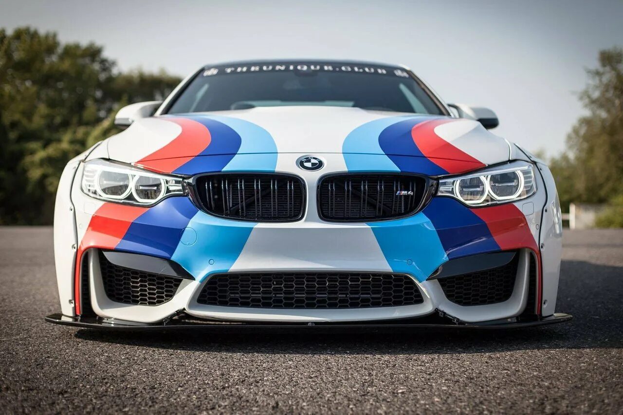 Bmw m tech. БМВ м5 спортивная. BMW m4 Sport. BMW M Performance m4 Racing. BMW m5 спорткар.