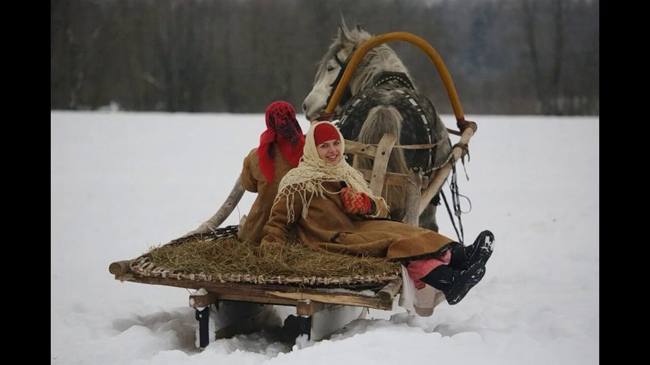 Мамочка саночках видео. Санки. Фотосессия с санками. Баба на санках. Зимой на санях.