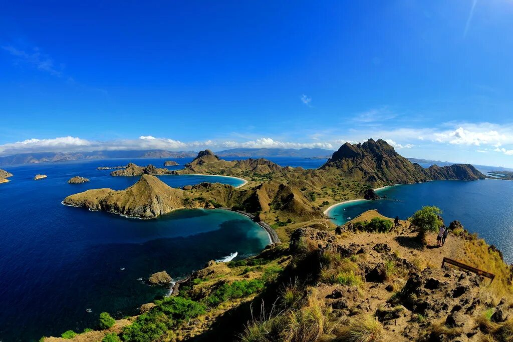 Флорес. Флорес. Озеро на острове флорес. Кратерные озера келимуту, остров флорес (индонезия). Флорес индонезия.