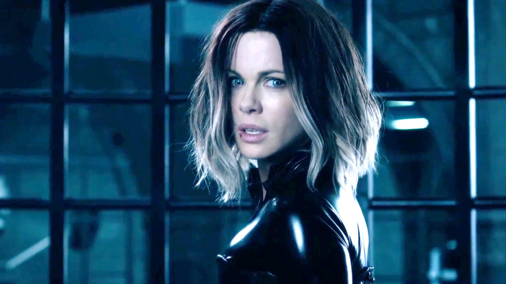 Кейт бекинсейл в фильме другой мир. Кейт бекинсейл другой мир 5. Кейт бекинсейл другой мир 2016. Другой мир 5 дэвид. Другой мир войны крови 2016 кейт бекинсейл.