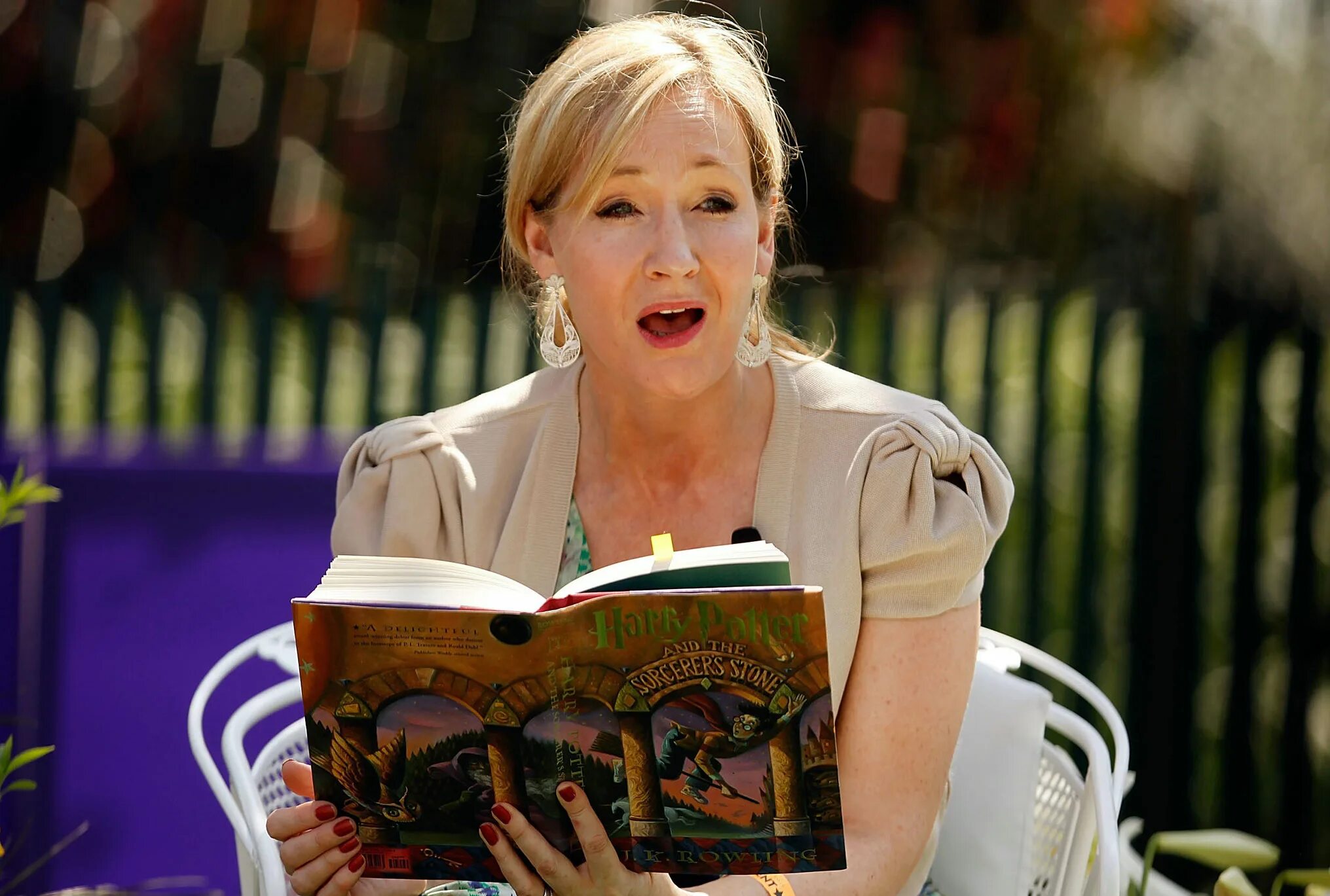 Джоан роулинг гарри поттер. Rowling harry. Джон поулинг гарри потер. Rowling harry. Кукла джоан роулинг.