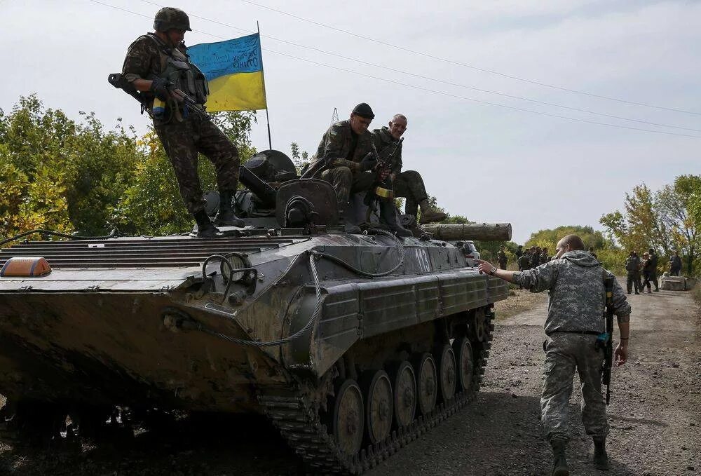 От 7 августа 2014 г. Зугрэс 13. 2014 донбасс бои иловайск. Иловайск битва за донбасс. Парад военнопленных в донецке 2014.