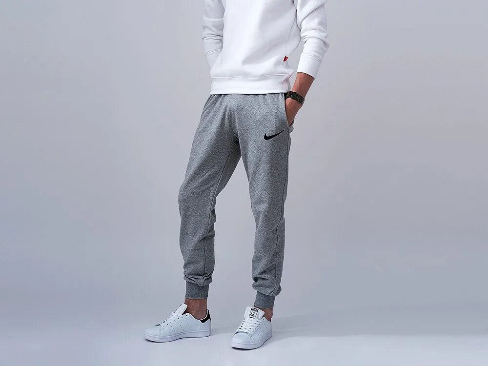 Спортивный костюм кельвин кляйн. Серые спортивные штаны мужские. Nike side tape joggers. Серые спортивные штаны мужские найк. Парни в споривтак в серых.