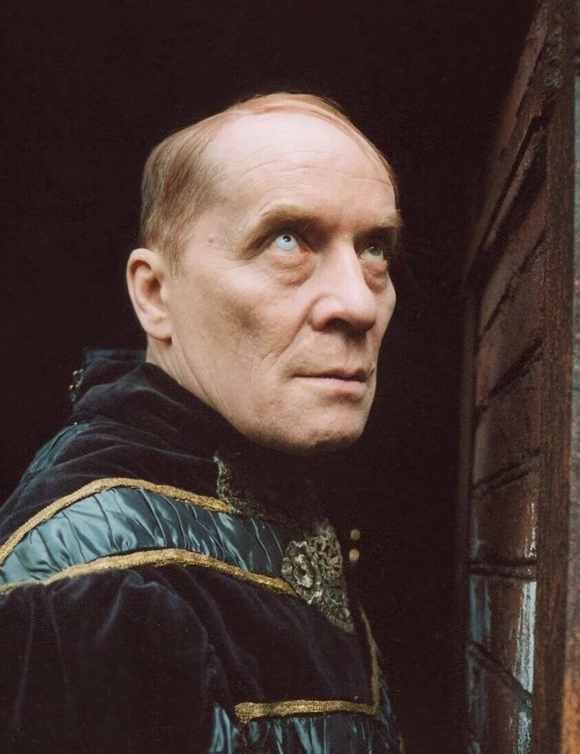 Мастер и маргарита 2005 азазелло. Александр филиппенко мастер и маргарита 2005. Азазелло актер. Азазелло мастер и маргарита 1994. Азазелло мастер и маргар.