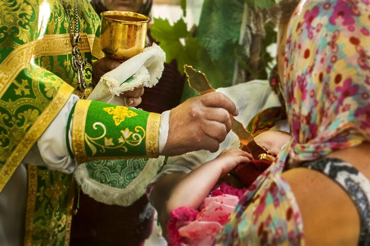 Таинство причастия. Communion в церкви. Восточное Православие традиции. Orthodox Communion.