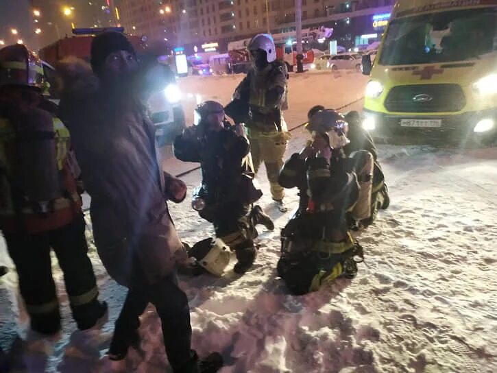 Е1 новости екатеринбурга происшествия пожар. Пожар екатеринбург сейчас. Дым пожар. Горит дом фото. Бытовые пожары.