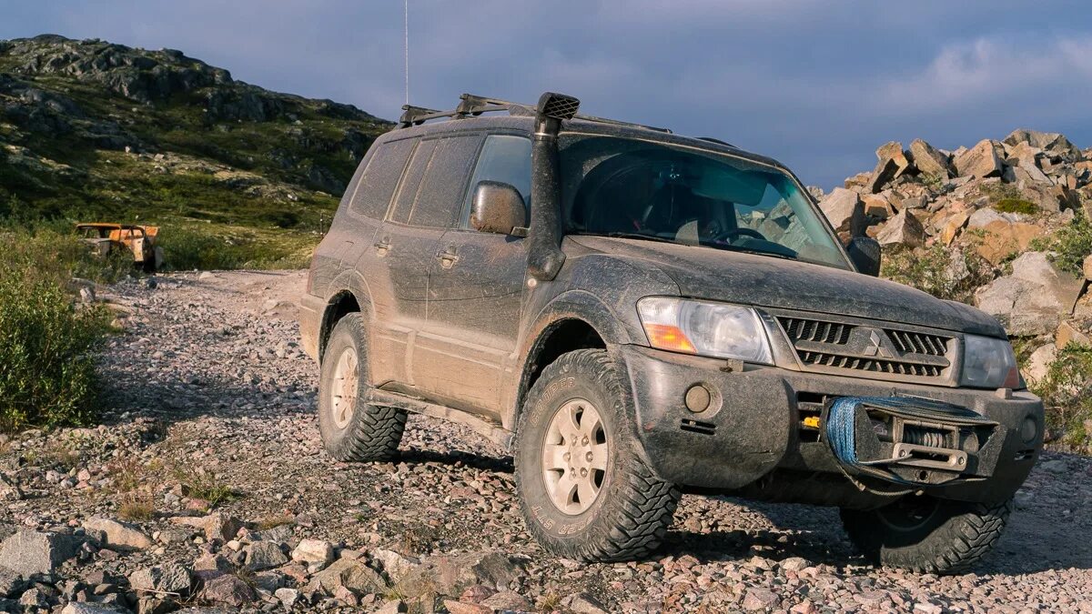 Митсубиси паджеро 3. Mitsubishi pajero 4. Колеса митсубиси паджеро 3. Диски на митсубиси паджеро 4. Mitsubishi pajero 3 r18.