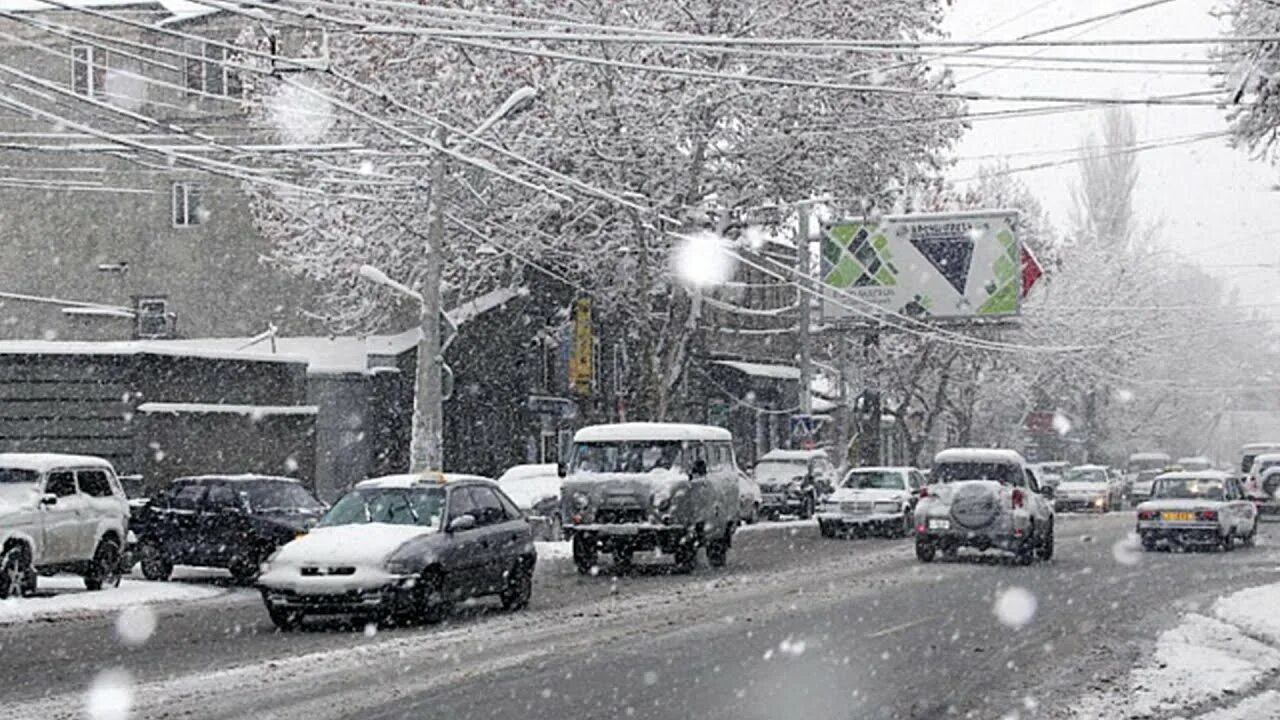 Погода ереван 2023. Снег в Ереване. Снегопад в Армении. Ереван в январе. Снег в Ереване 1920х640.