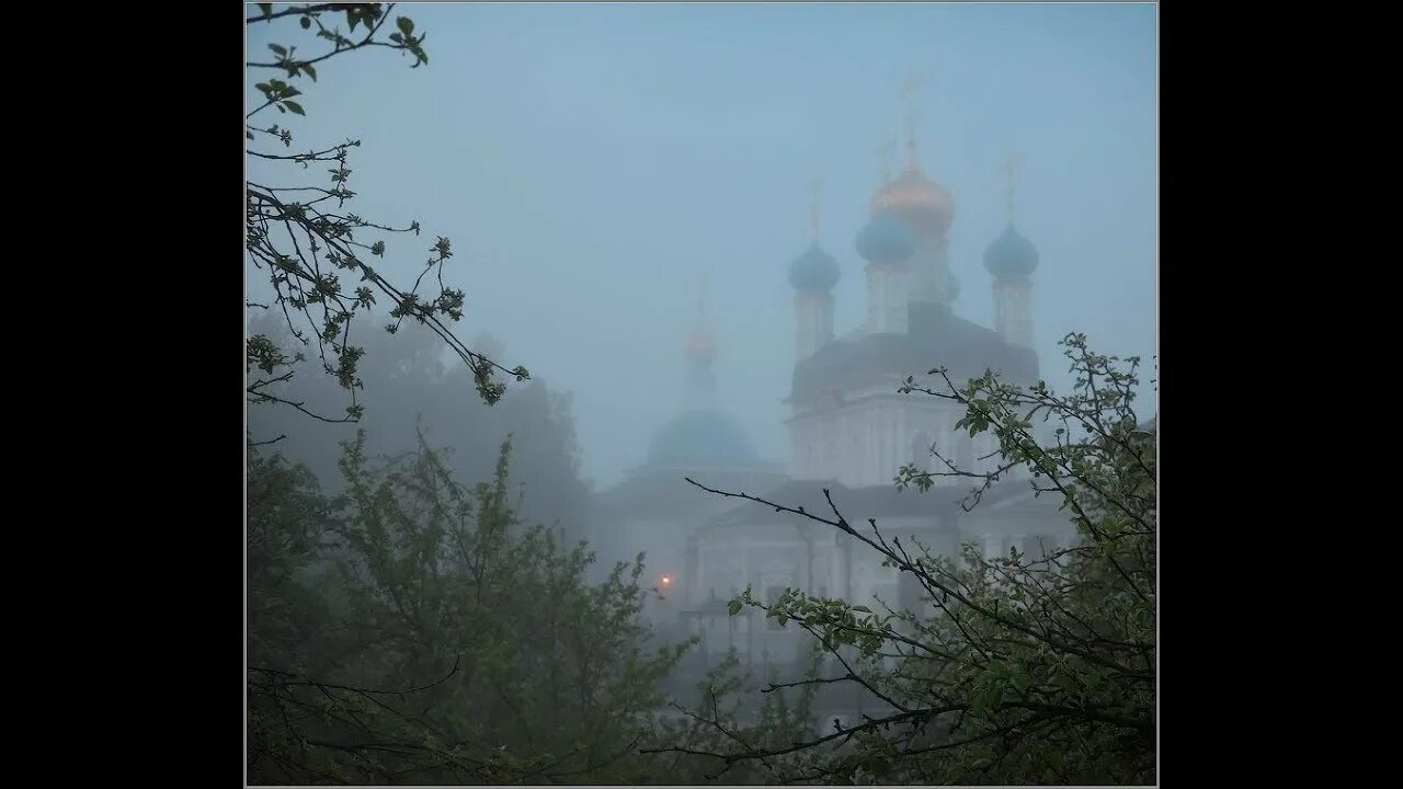 Великая оптина слушать. Оптина пустынь Погост. Оптина пустынь скит. Оптина пустынь в тумане. Оптина пустынь ворота.