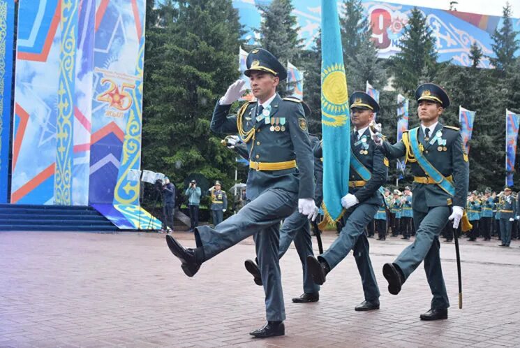 7 мая праздник в казахстане. День защитника Отечества Казахстан. День армии Казахстана. 7 Мая Казахстан. С днем защитника Казахстана.