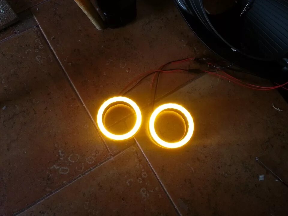 Лед фары 3 дюйма. Ангельские глазки ваз 1118. Дхо в поворотники ваз 2114. Линзы 3 дюйма в туманки газель. Линзы птф 3 дюйма.