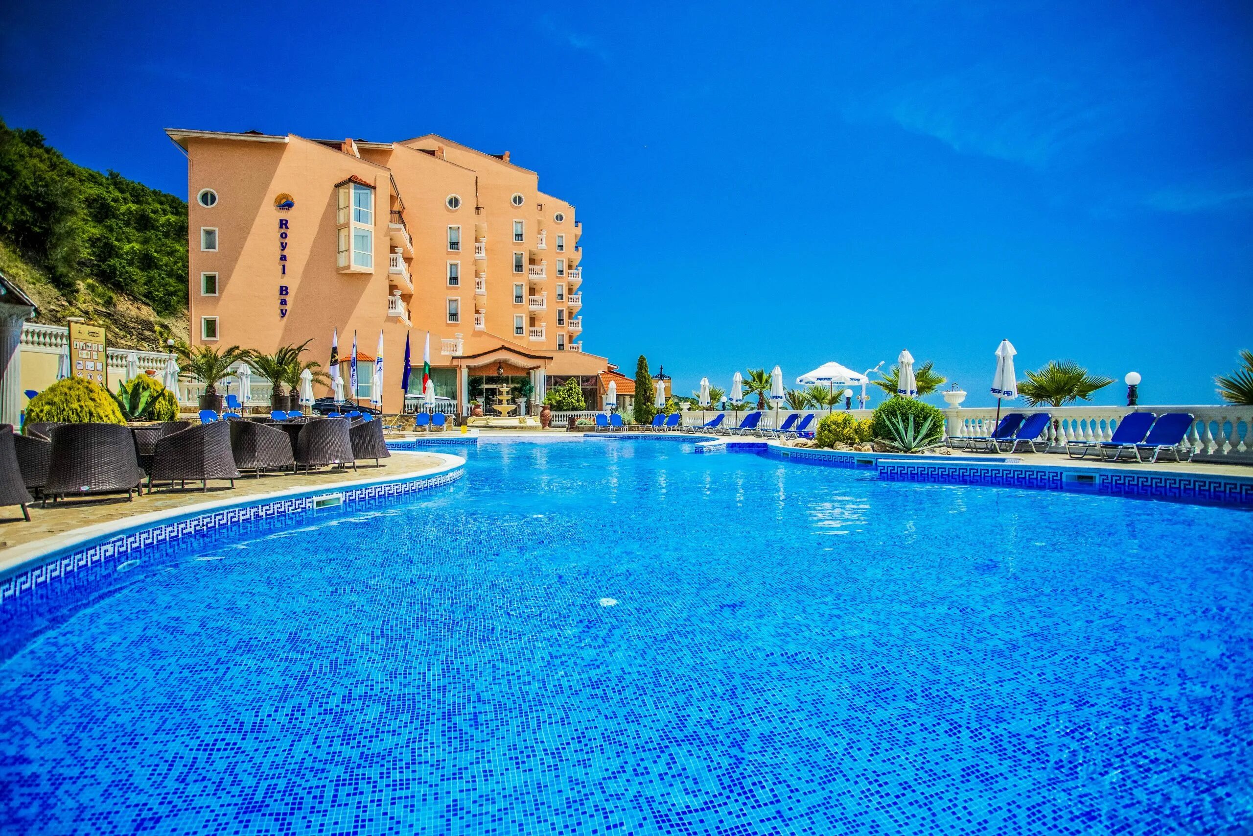 Елените болгария отели. Royal bay. Отель роял болгария. Royal bay болгария. Elenite royal bay.
