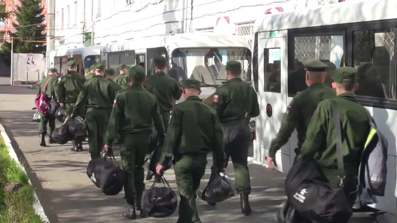 Отправка призывников в армию. Папанка. Папанка Барнаул. Военкомат папанка. Папанка это в армии.