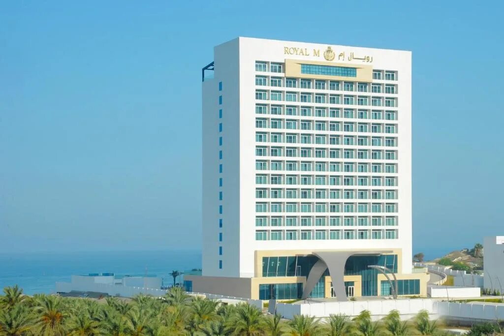 Royal beach hotel resort fujairah. Royal m Beach Resort al Aqah 5 ОАЭ Фуджейра. Рэдиссон Блю Дубай Фуджейра. Отель Royal m Hotel Fujairah 5*. Пляж le Meridien al Aqah.