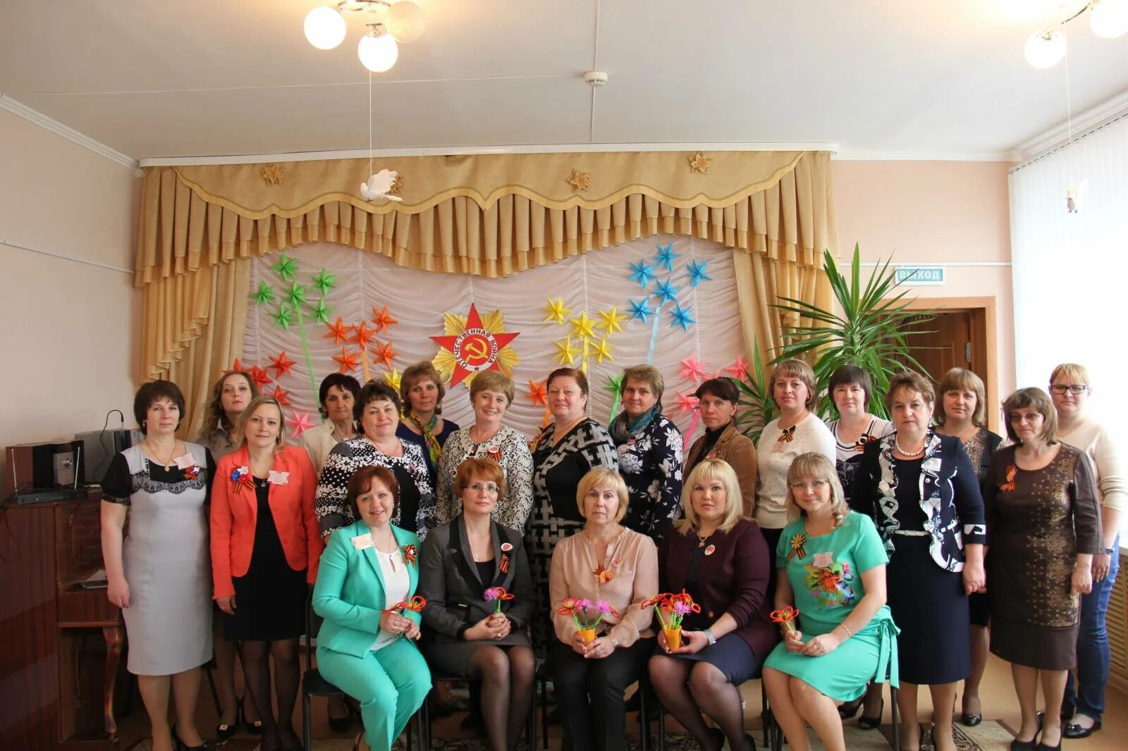 Работники бухгалтерии. Бухгалтерия детских садов. Таблички на дверь кабинета. Бухгалтерия сад. Бухгалтерия сад.