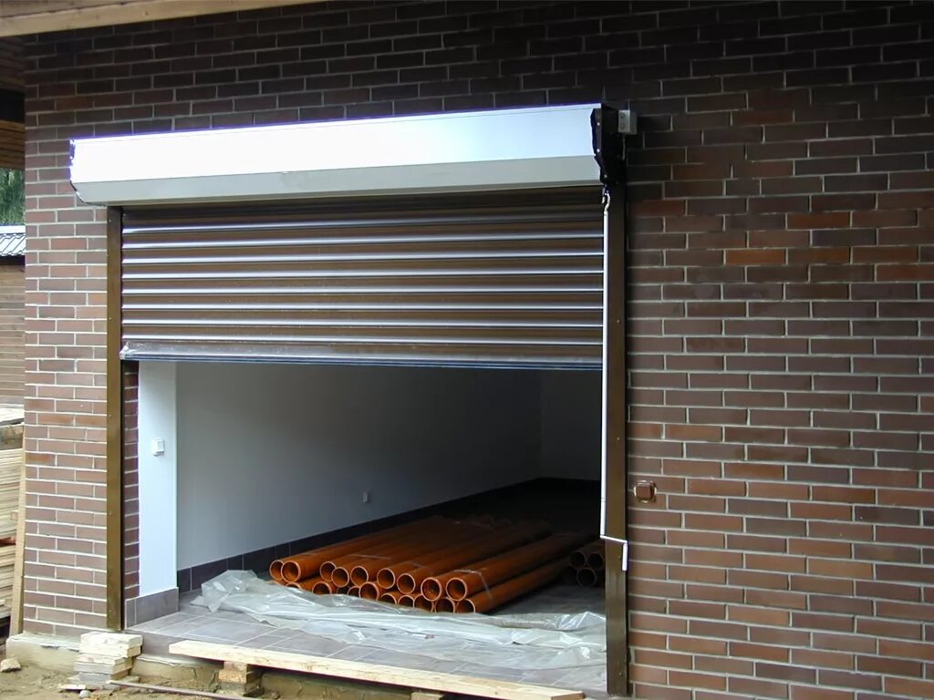 Подъемные роллетные ворота. Ворота секционные гаражные дорхан lux. Роллетные ворота для гаража. Подъемные роллетные ворота. Подъемные роллетные ворота.