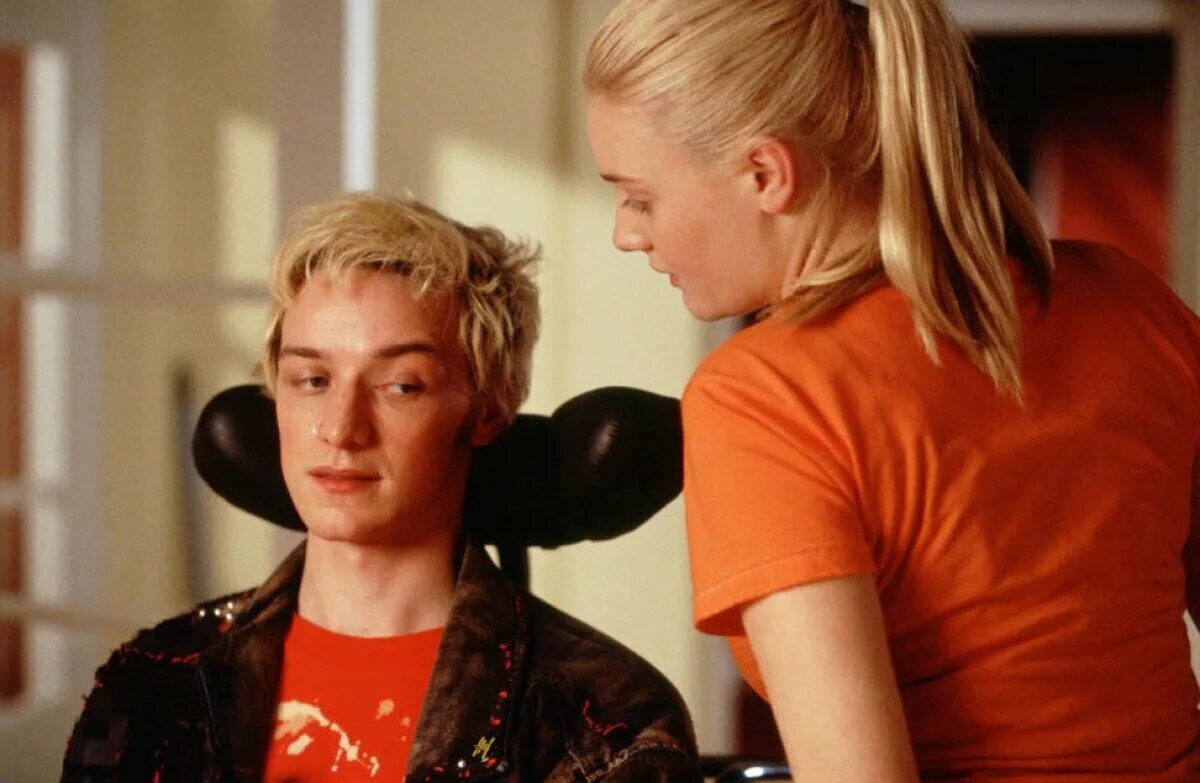 ключи от твоей машины я танцую. а я в душе танцую 2004 постер. ключи от твоей машины я танцую. ключи от машины. человек с ключами от машины.