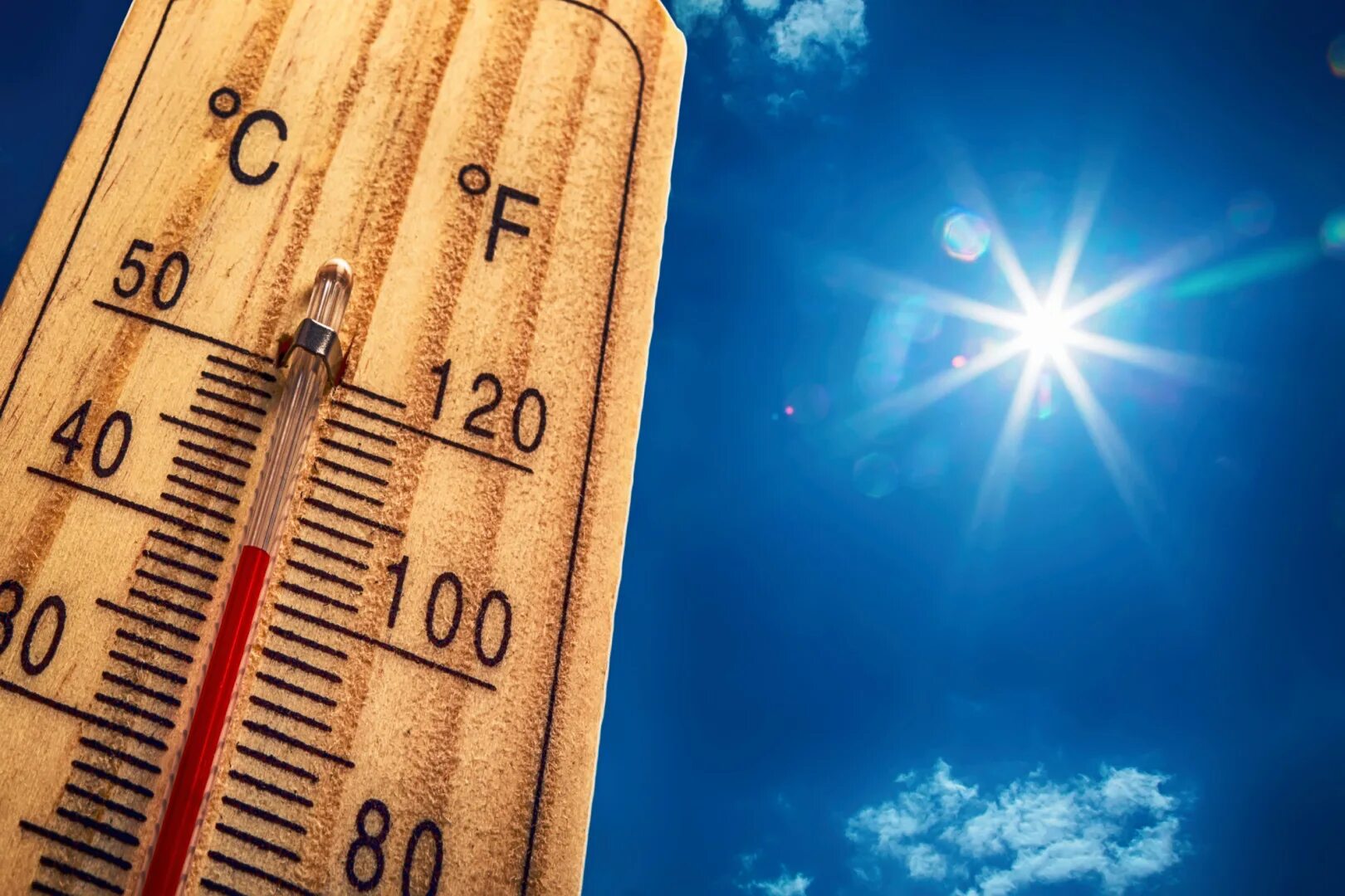 Когда будет самый теплый день. Термометр 40 градусов. Жара. Градусник жара. Термометр солнце.