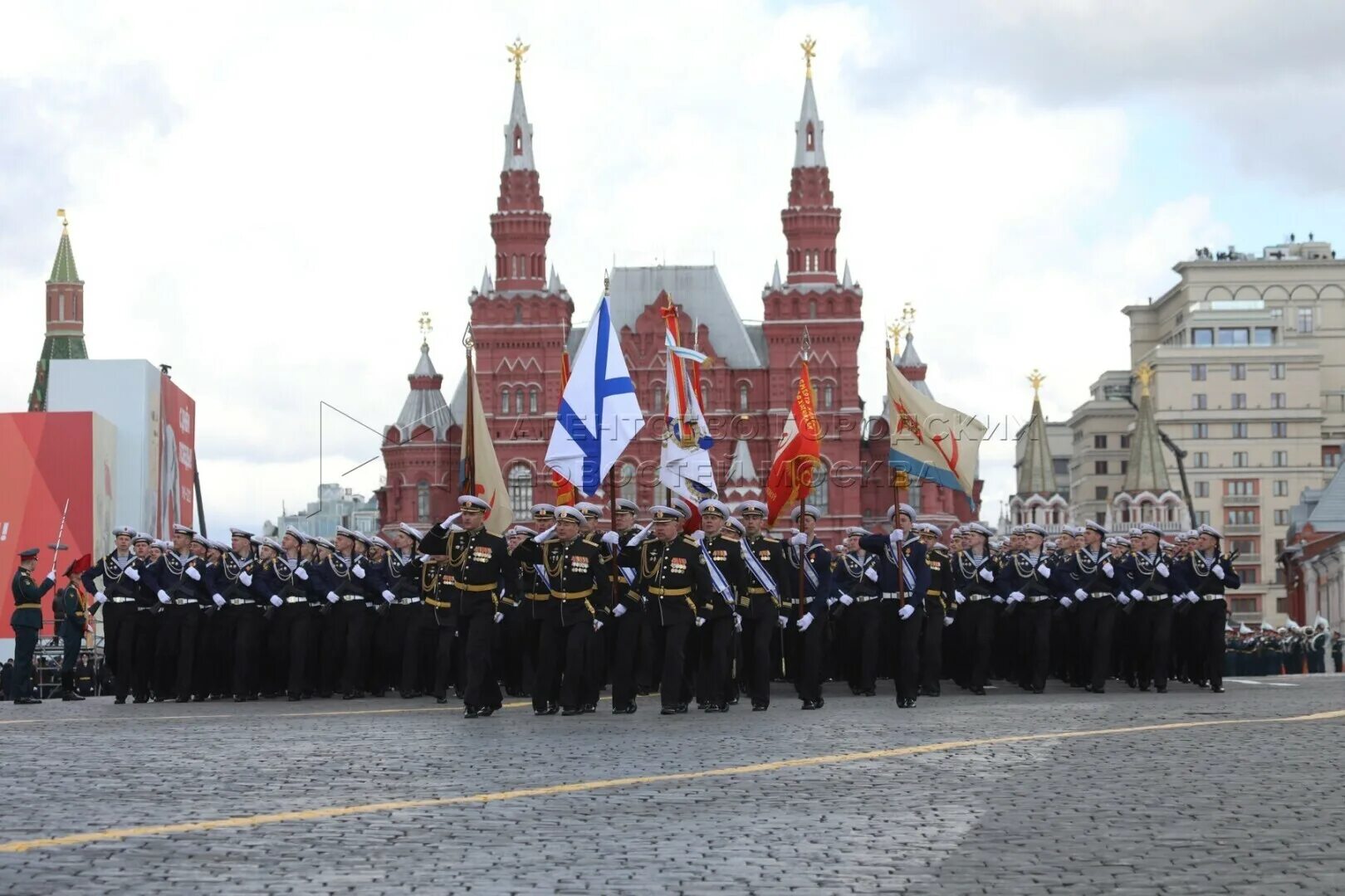 Парад 9 мая 2022 в Москве. Военный парад на красной площади 9 мая 2022. Парад на красной площади 9 мая 2022. 9 Мая парад Победы красной площади. Празднование 9 мая в 2024 году