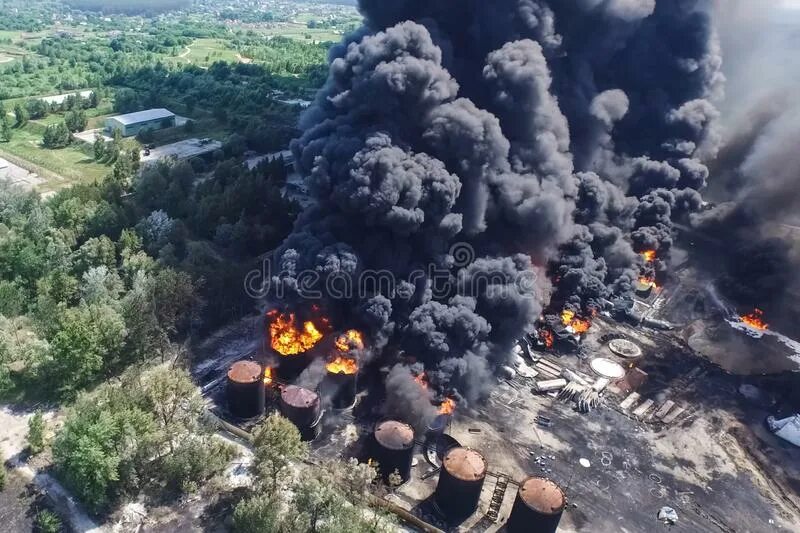 Черный дым что горит. Хранилище огня. Tank Fire Smoke. Сгорела чёрный полезно. Burning of hydrocarbons.