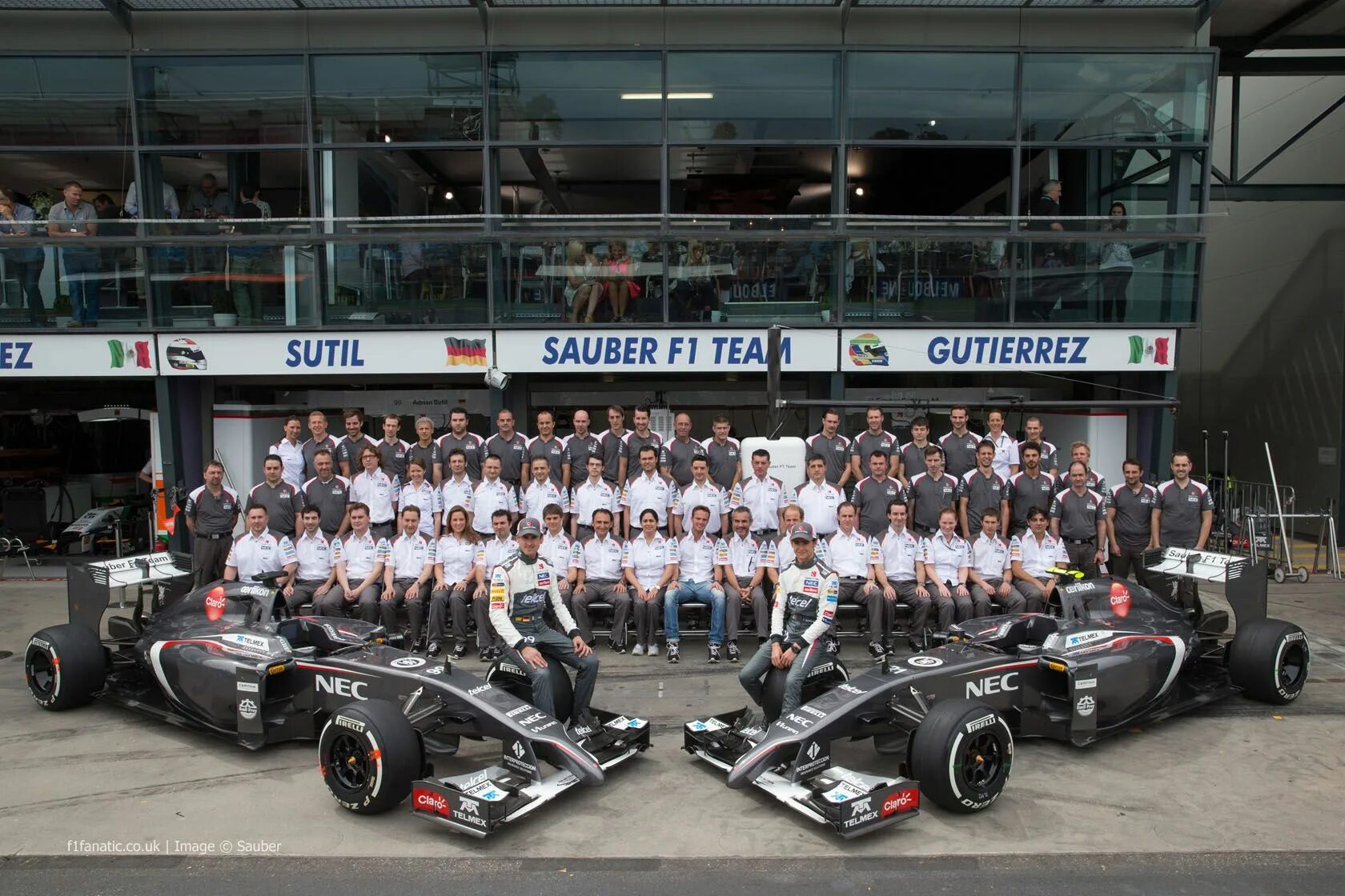 Команда формулы 1 8. Sauber f1 2015. BMW Sauber f1 Team. Sauber f1 2014. BMW Sauber f1 Team одежда.