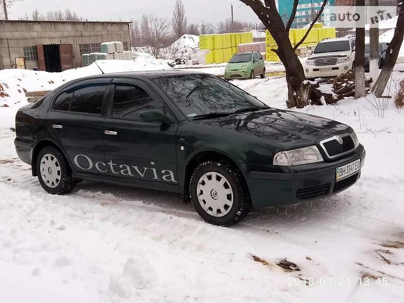 1 выпуск шкода. Skoda Octavia 2002 опер. Шкода Октавиа 2002 зеленая.