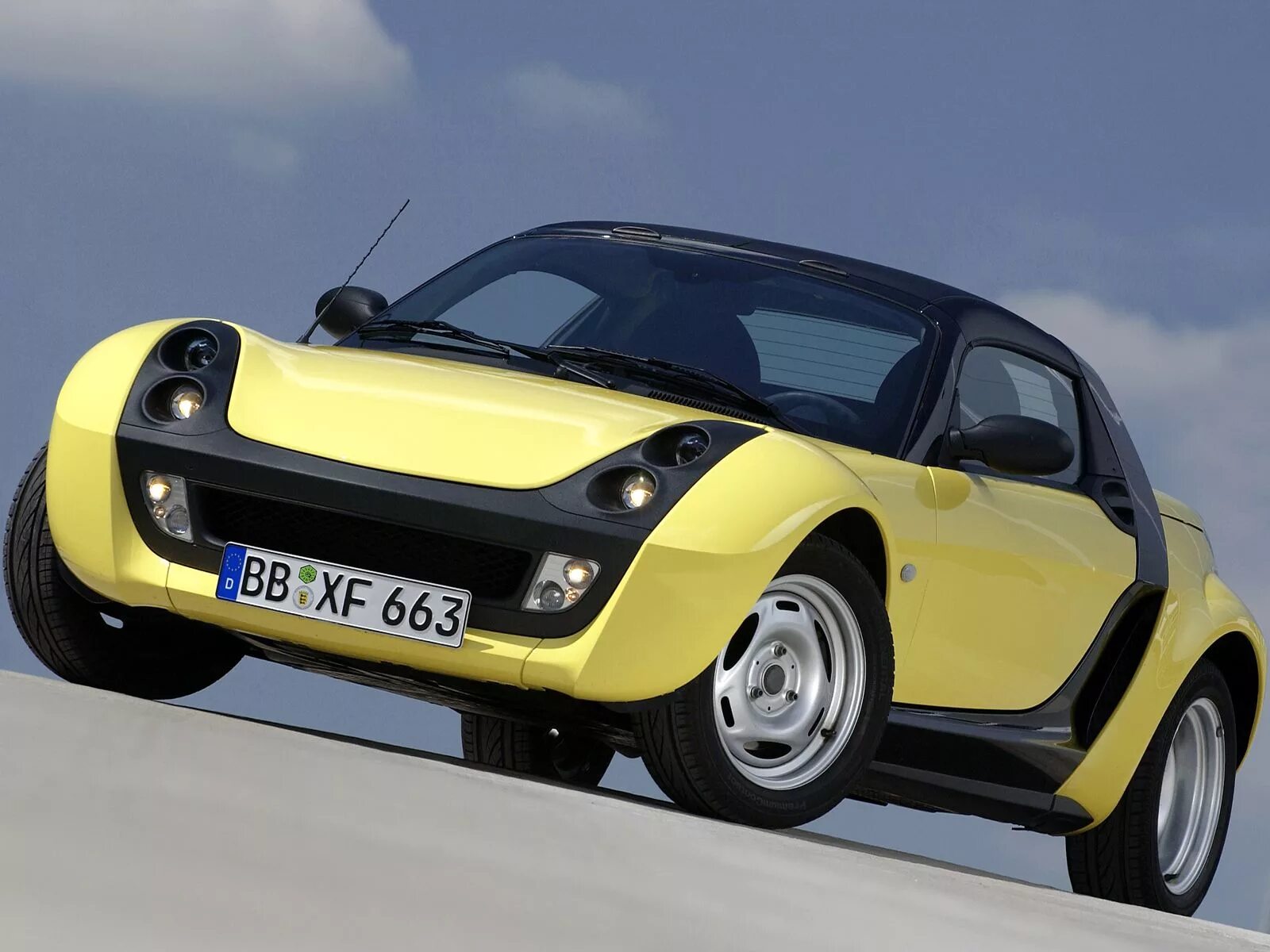 Смарт родстер 2003. Смарт родстер 2. Машина Smart Roadster. Mercedes Smart Roadster.