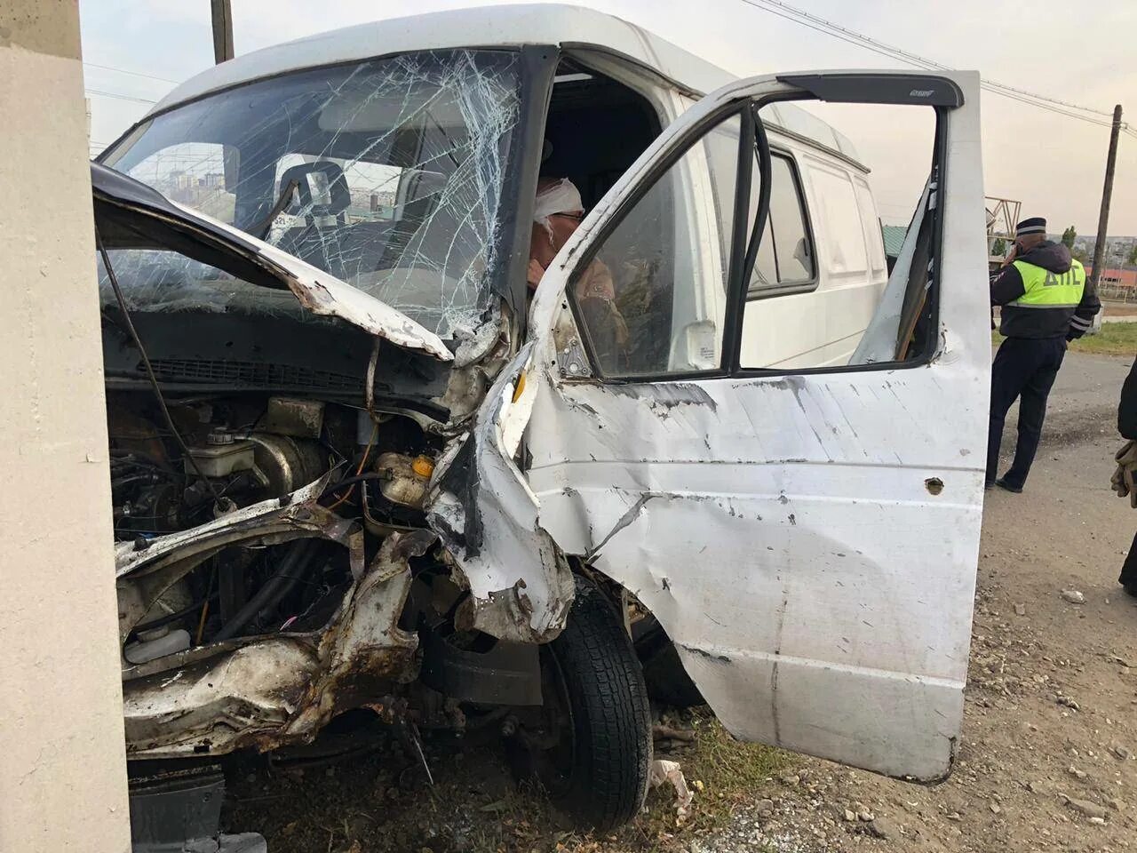 Газель под дтп. Мерседес въехал в газель. Дтп газель некст и легковушка. Газель под дтп. Газель фура.