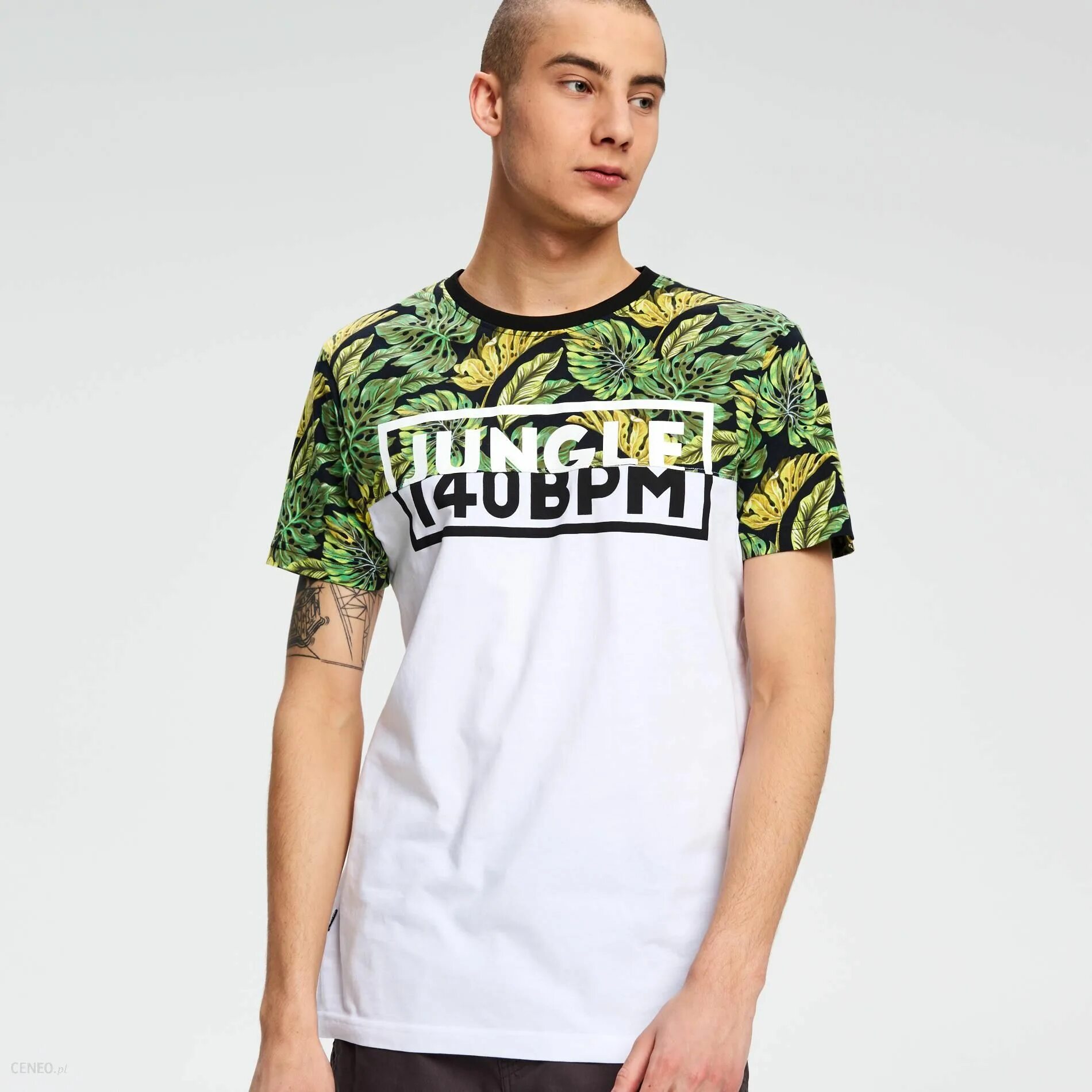 Cropp как называется. Майки cropp. cropp town футболки. футболка cropp jungle. cropp paradise футболка.