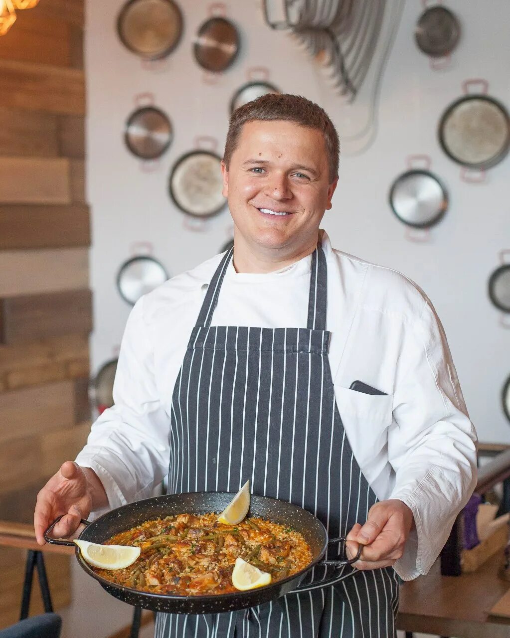 Кулинарное шоу александр белькович. Константин ивлев гастротур. Сын иевлева константина. Сын шеф повар. Саша белькович стс.