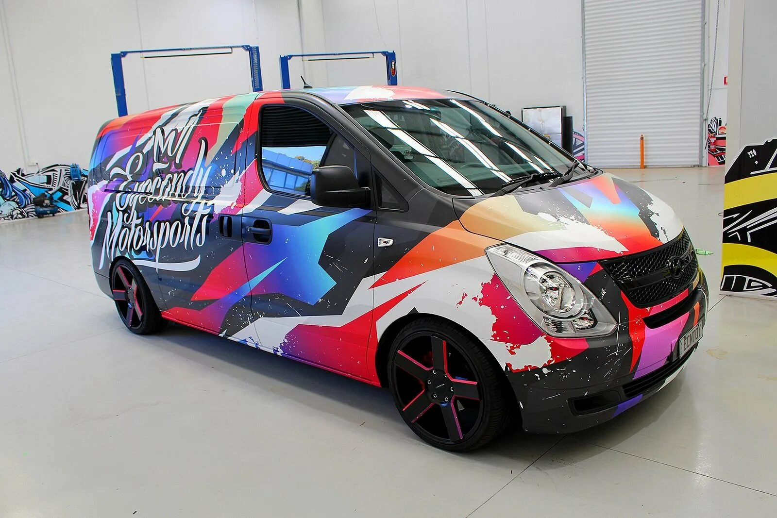 Kia ceed 3 в пленке. Киа сид оклейка пленкой. Обклеили винилом. Оклейка автомобиля виниловой пленкой. Оклейка автомобиля пленкой.