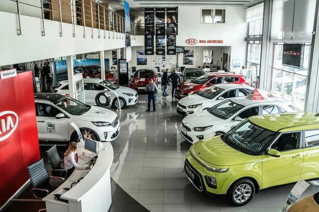 Автосалон престиж в воронеже на дубровина 19а. Российские машины. Москвич 3е. Новые автомобили автосалон. Машины в автосалоне.