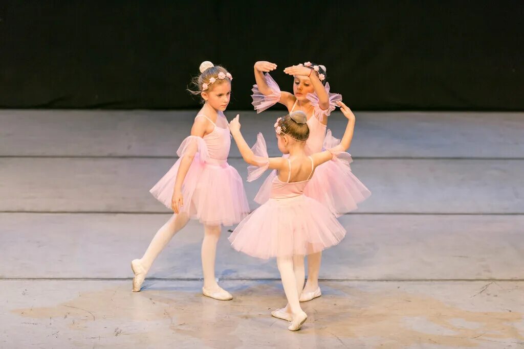 Школа театра балета. Студия балета Иданко. Детский балет. Балетная школа для детей. Балет дети выступление.