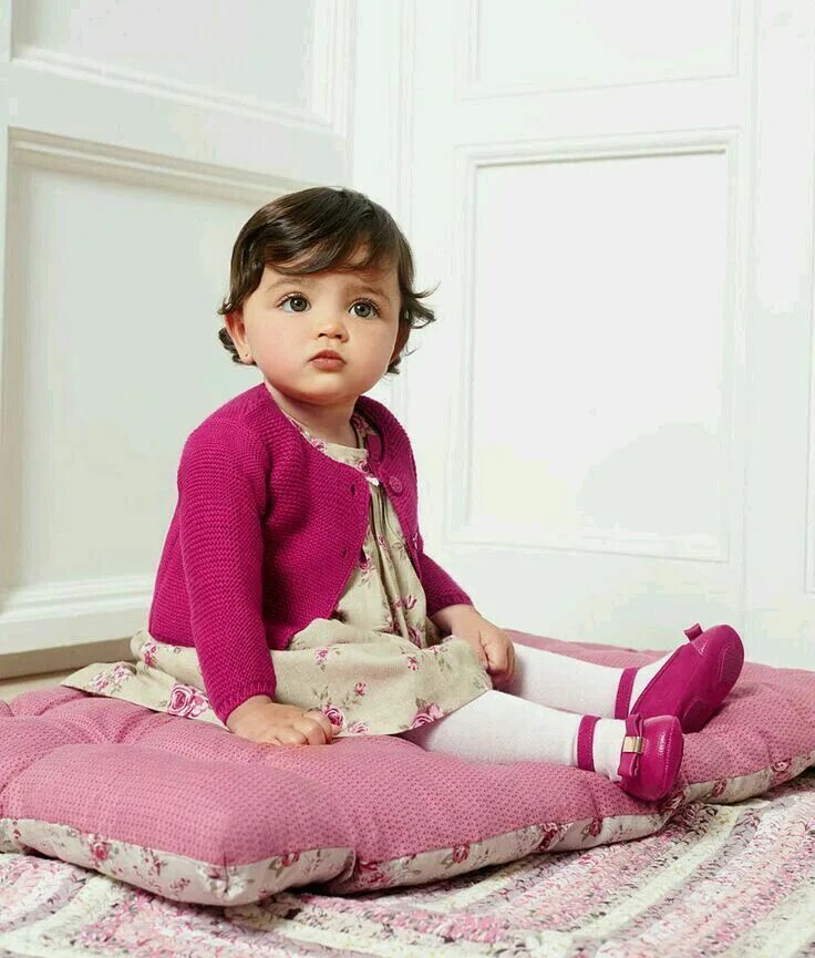 Мода для малышей. Ребенок одевается. Беби Мадо одежда для детей. Baby Wear детская одежда.