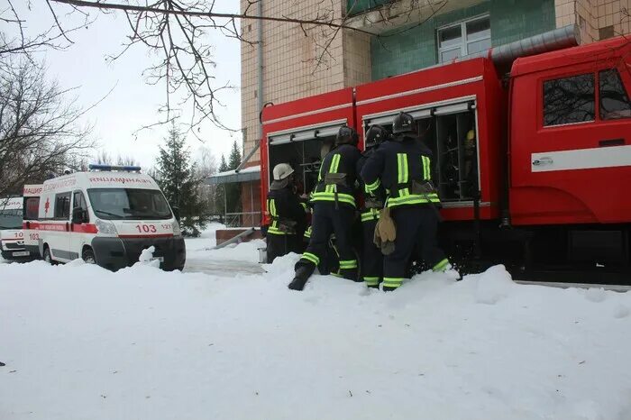 Тушение пожаров в больницах. Пожар в больнице зимой. Пожар ЦРБ зима. Лечебное профилактическое учреждение. Тушение пожаров. Пожар в лечебном учреждении