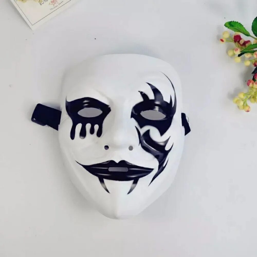 Красиво раскрасить маску. Маска Анонимуса Разрисованная. Маски Анонимуса разукрашенные. Идеи для маски Анонимуса. Идеи для масок.