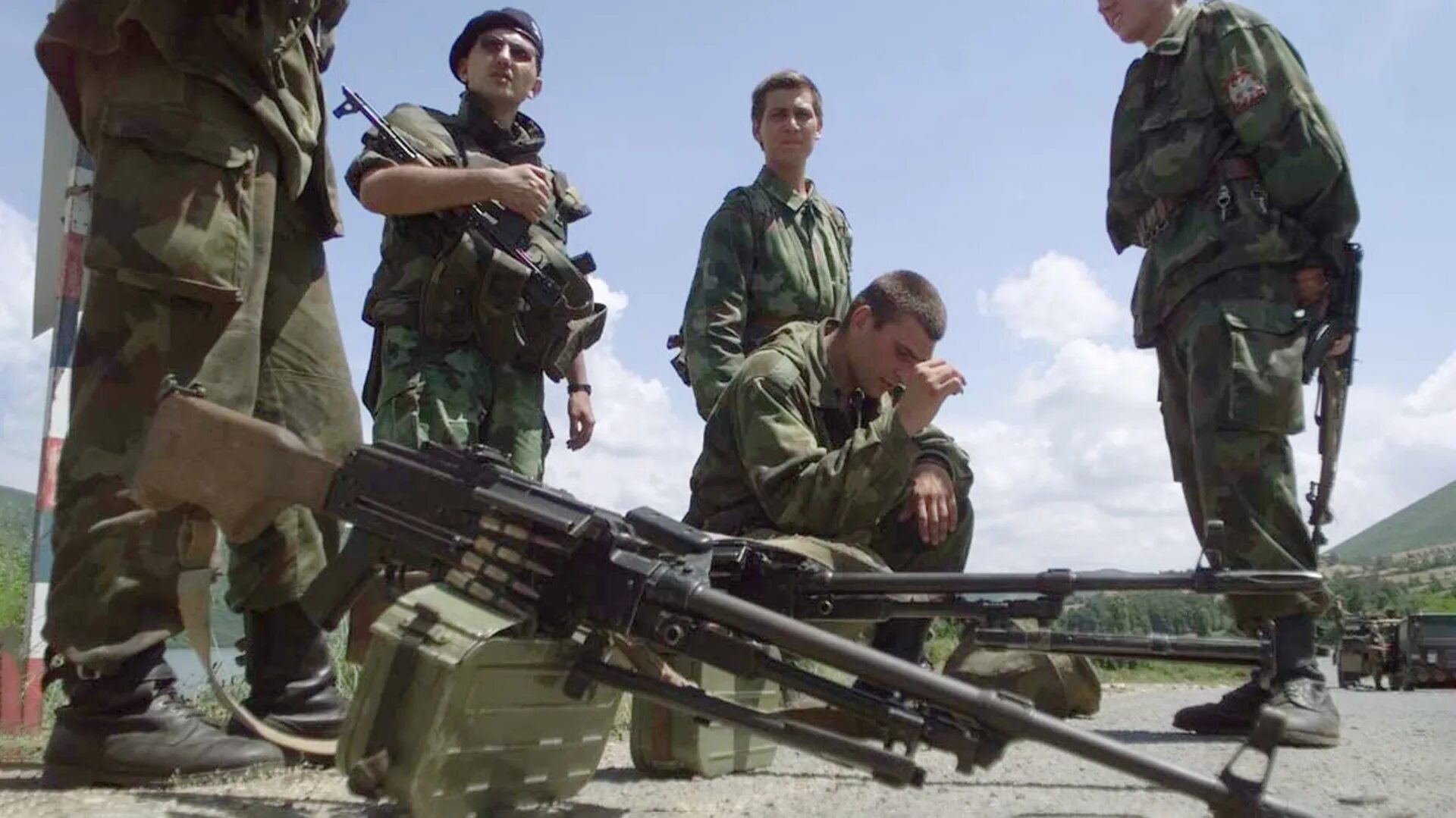 Сербия 1999 год. Сербские военные. Русские военные. Военные НАТО.