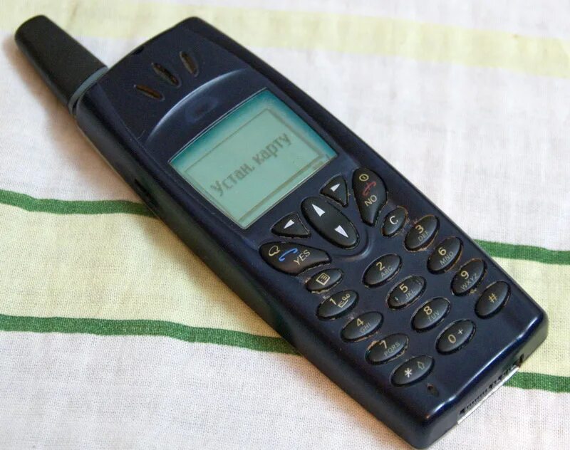 Старый телефон с антенной. Нокиа 5110 с антенной выносной. Нокия сотовый с АН теной 2000 года. Моторола 1995. Моторола микротак 9800.