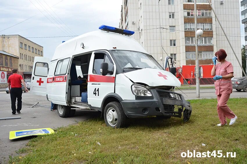 Перевозка больных екатеринбург. Скорая Тойота. Скорая медицинская помощь Курган. Машина кардиологической скорой помощи. ВАЗ скорая.